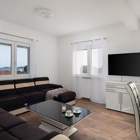 Laura Apartment
