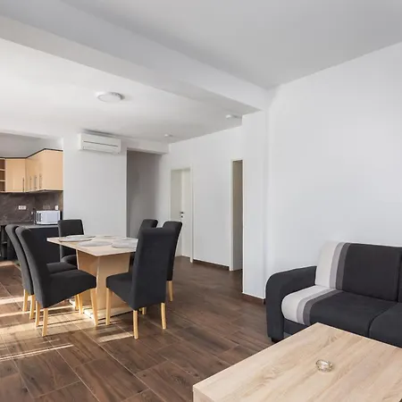 Laura Apartment