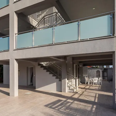 Laura Apartmán Zečevo