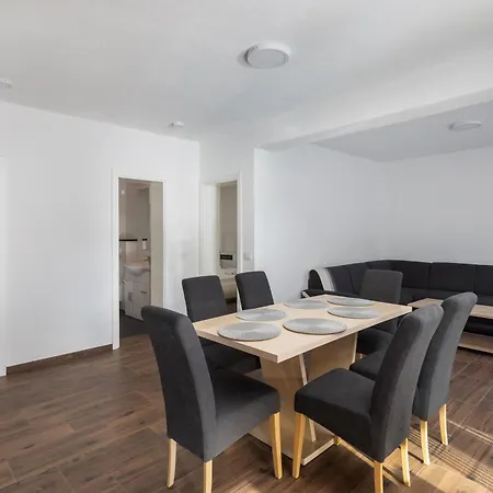 Laura Apartment