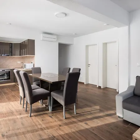 Laura Apartment